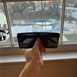 Stylish Black Oversized Sunglasses